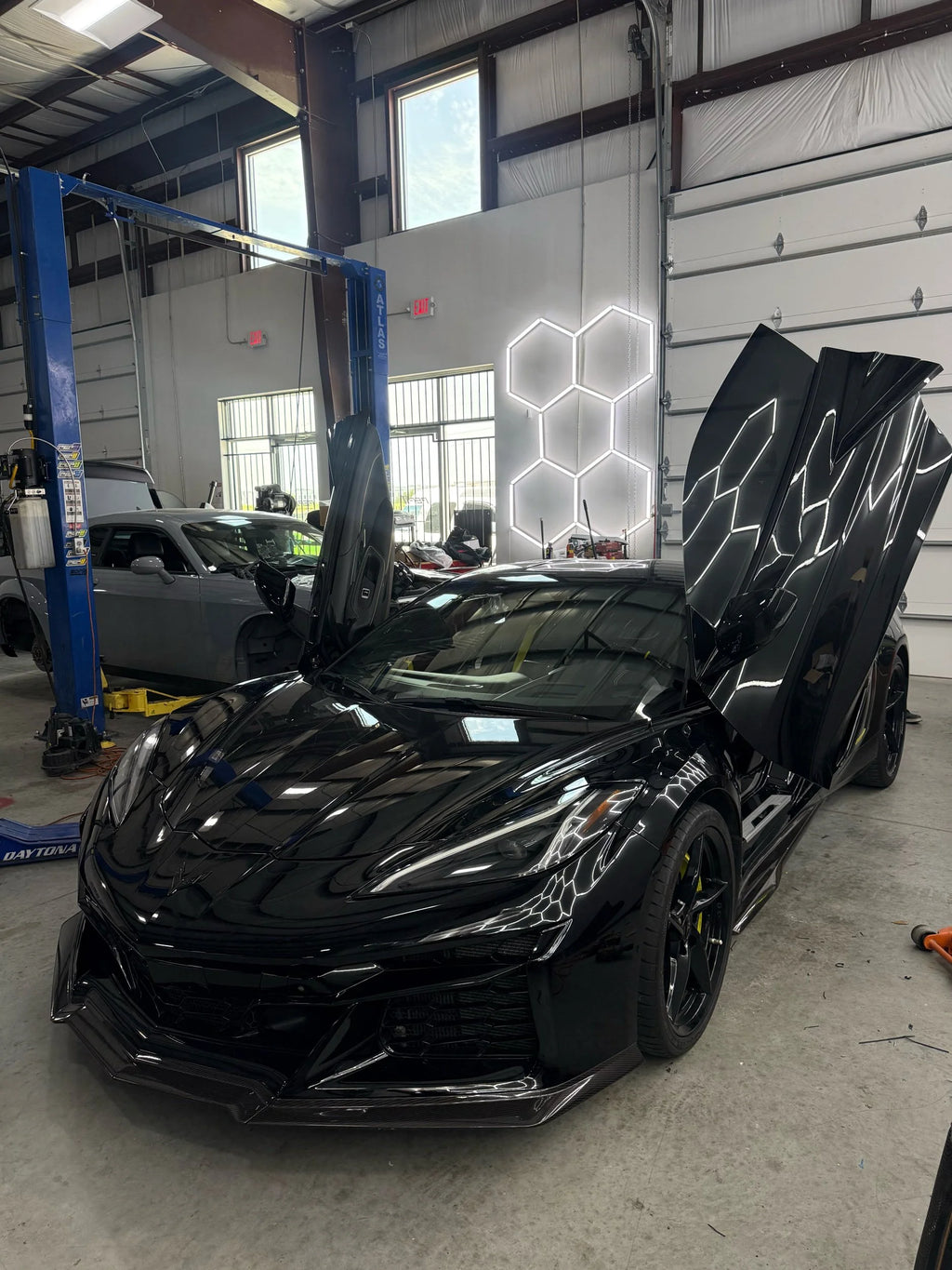 Chevrolet Corvette C8 Z06, E-Ray, ZR1, ZR1X, Grand Sport & Grand Sport X Vertical Door Kit Lambo