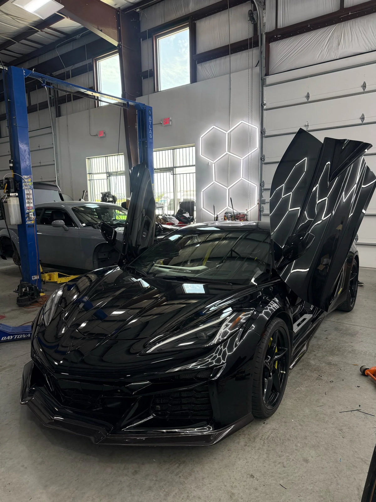 Chevrolet Corvette C8 Z06, E-Ray, ZR1, ZR1X, Grand Sport & Grand Sport X Vertical Door Kit Lambo